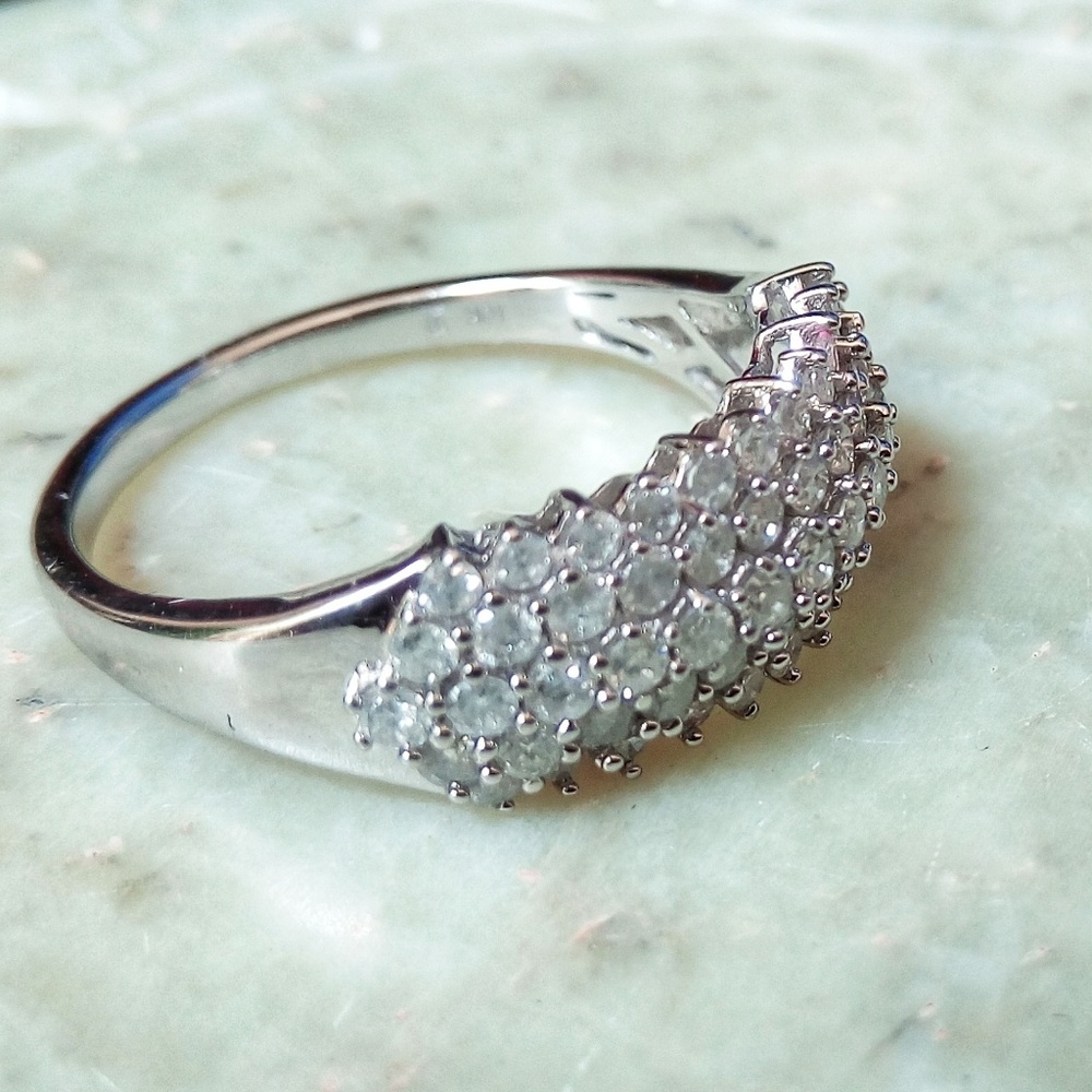 10K White Gold Diamond Ring - Picture 4 of 5